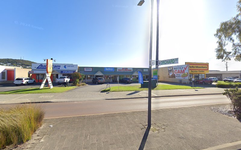 Dry cleaner in Centennial Park