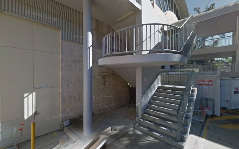 Looksmart Alterations - laundromat in Maroochydore