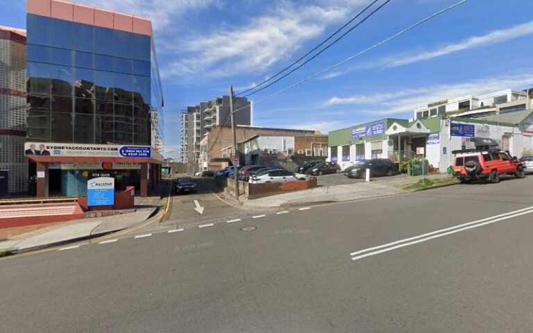Classique Dry Cleaners & Laundry - laundromat in Miranda