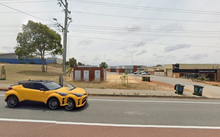 Light House Laundry - laundromat in Bibra Lake