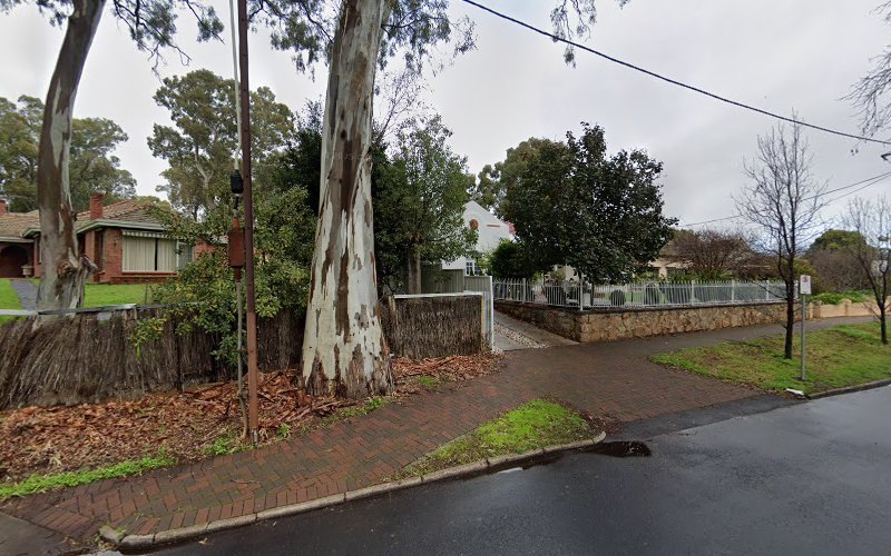 Dry cleaner in Hazelwood Park