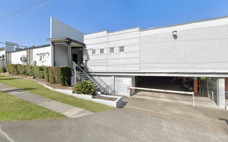 Sunshine Dry Cleaners - laundromat in Yeronga
