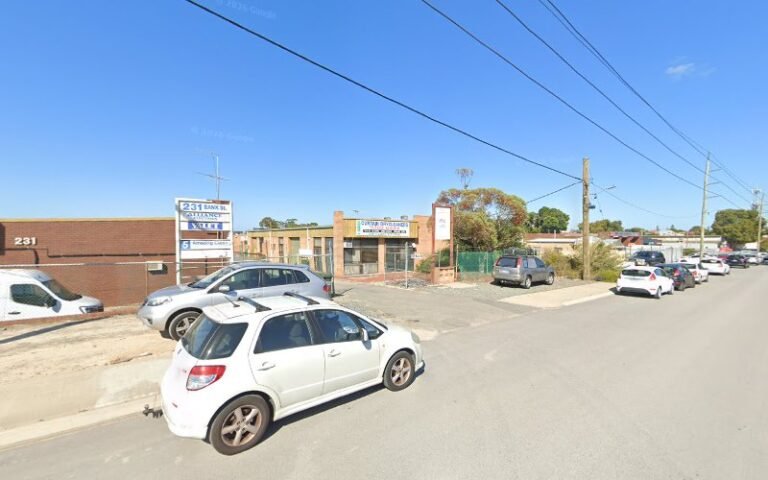 Curtain Drycleaners - laundromat in Welshpool