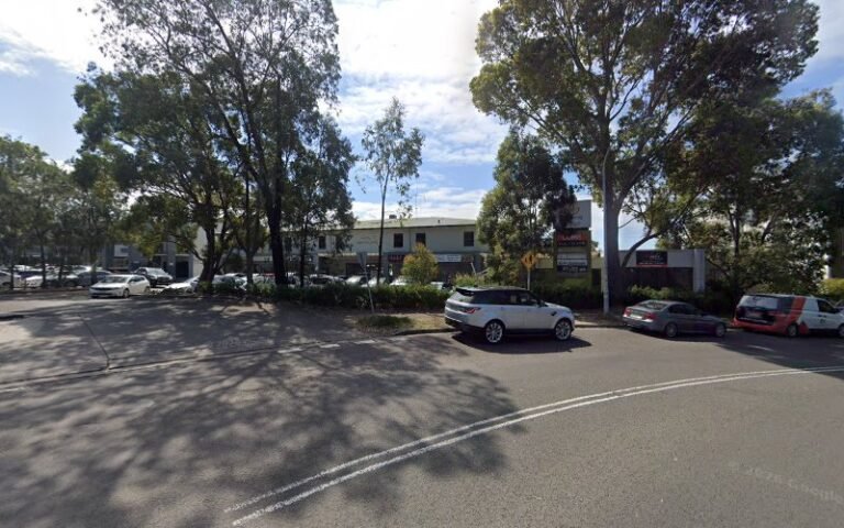 Jenies DRY Cleaners/ Restoration Centre - laundromat in Illawong